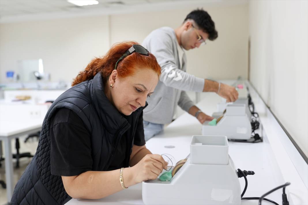 Konyalı Aynur yeğeniyle girdiği iddiayı kazandı, 52 yaşında üniversiteli oldu 5